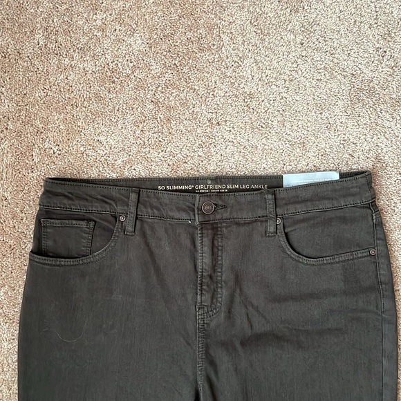 NWT Chico’s Slimming Paisley Hem Ankle Jeans - Picture 2 of 13